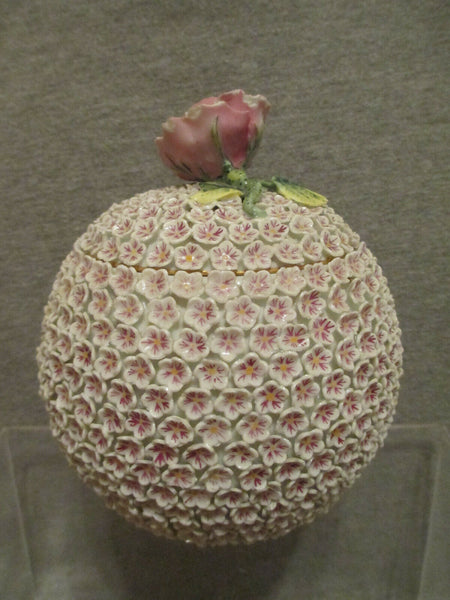 Meissen Porcelain Schneeballen Lidded Pot  (2 of 2)