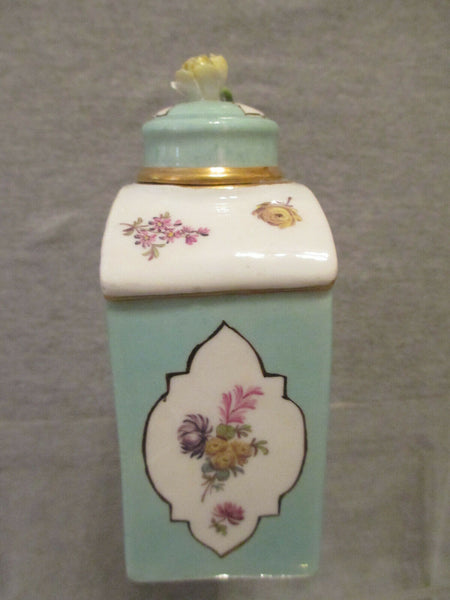 Meissener Porzellan-Teedose mit floralem türkisfarbenem Grund, 1740