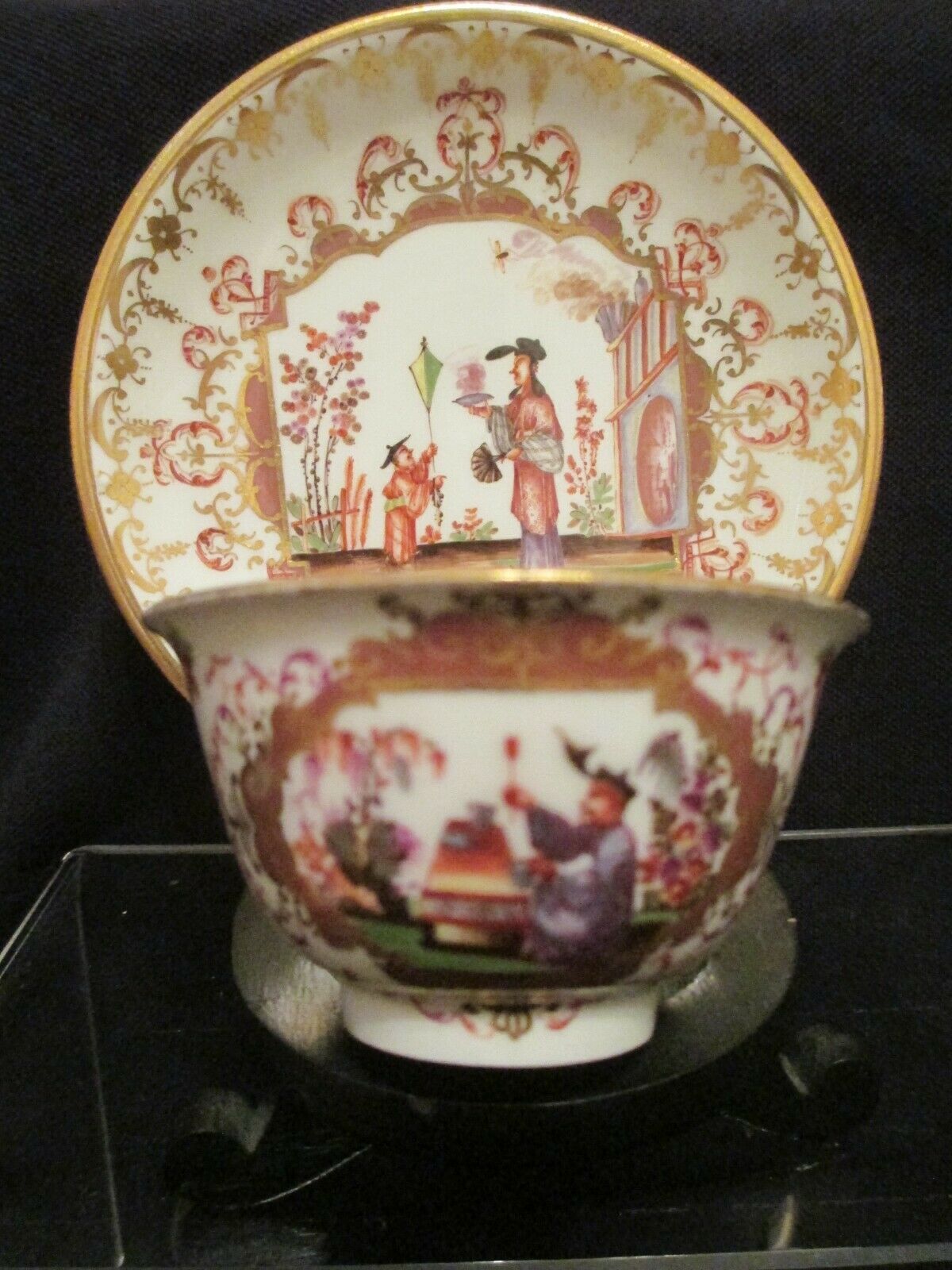 Meissener Chinoiserie-Teeschale und Untertasse aus Porzellan, 1725