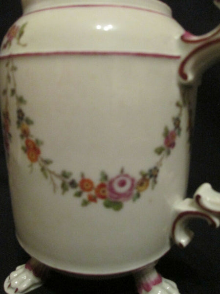 Ludwigsburger Porzellan-Kaffeekanne mit Blumengirlande, 1758 - 1793