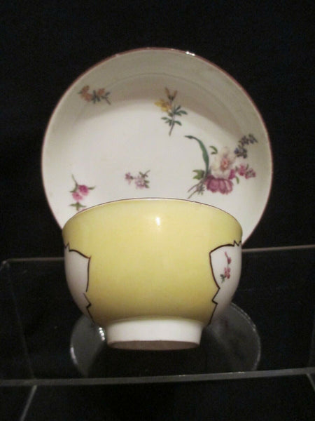Gelb gemahlene Teeschale und Untertasse aus Meissener Porzellan, 1740 