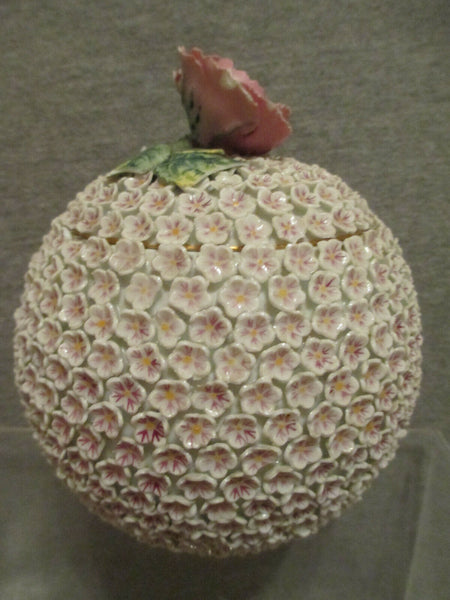 Meissen Porcelain Schneeballen Lidded Pot  (2 of 2)