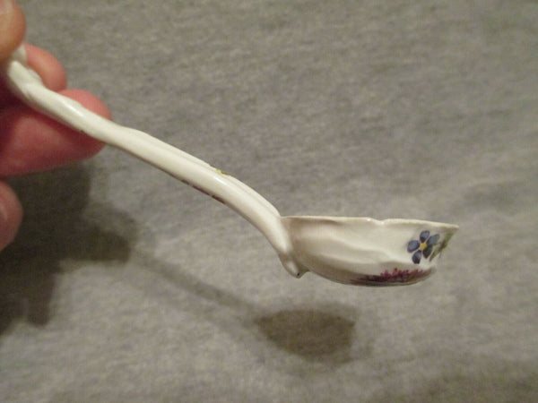 Cuillère Soucoupe Florale En Porcelaine De Meissen 18ème Siècle.