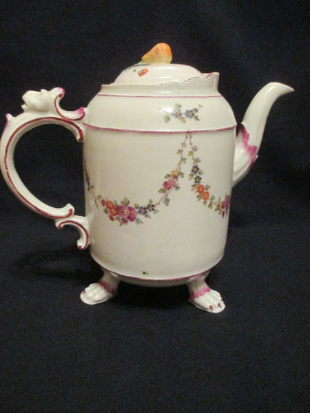 Ludwigsburger Porzellan-Kaffeekanne mit Blumengirlande, 1758 - 1793