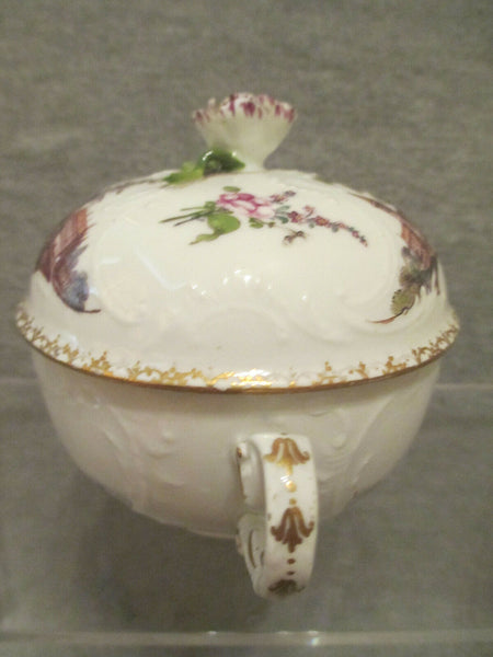 Scénique En Porcelaine De Meissen Moulé Ecuelle 1740. 