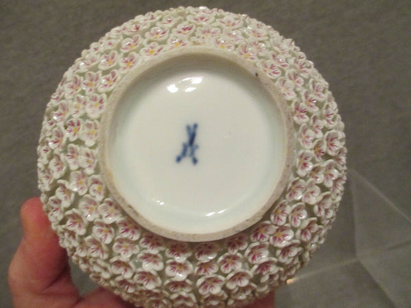 Meissen Porcelain Schneeballen Lidded Pot  (2 of 2)