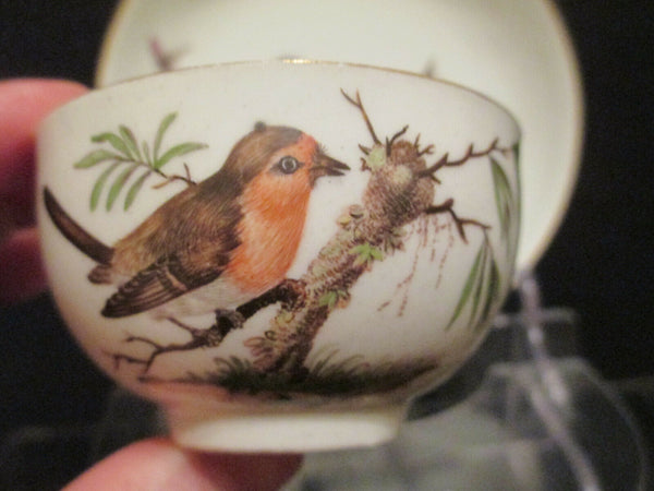 Meissener Ornithologische Tasse und Untertasse aus Porzellan, 1740 (2)