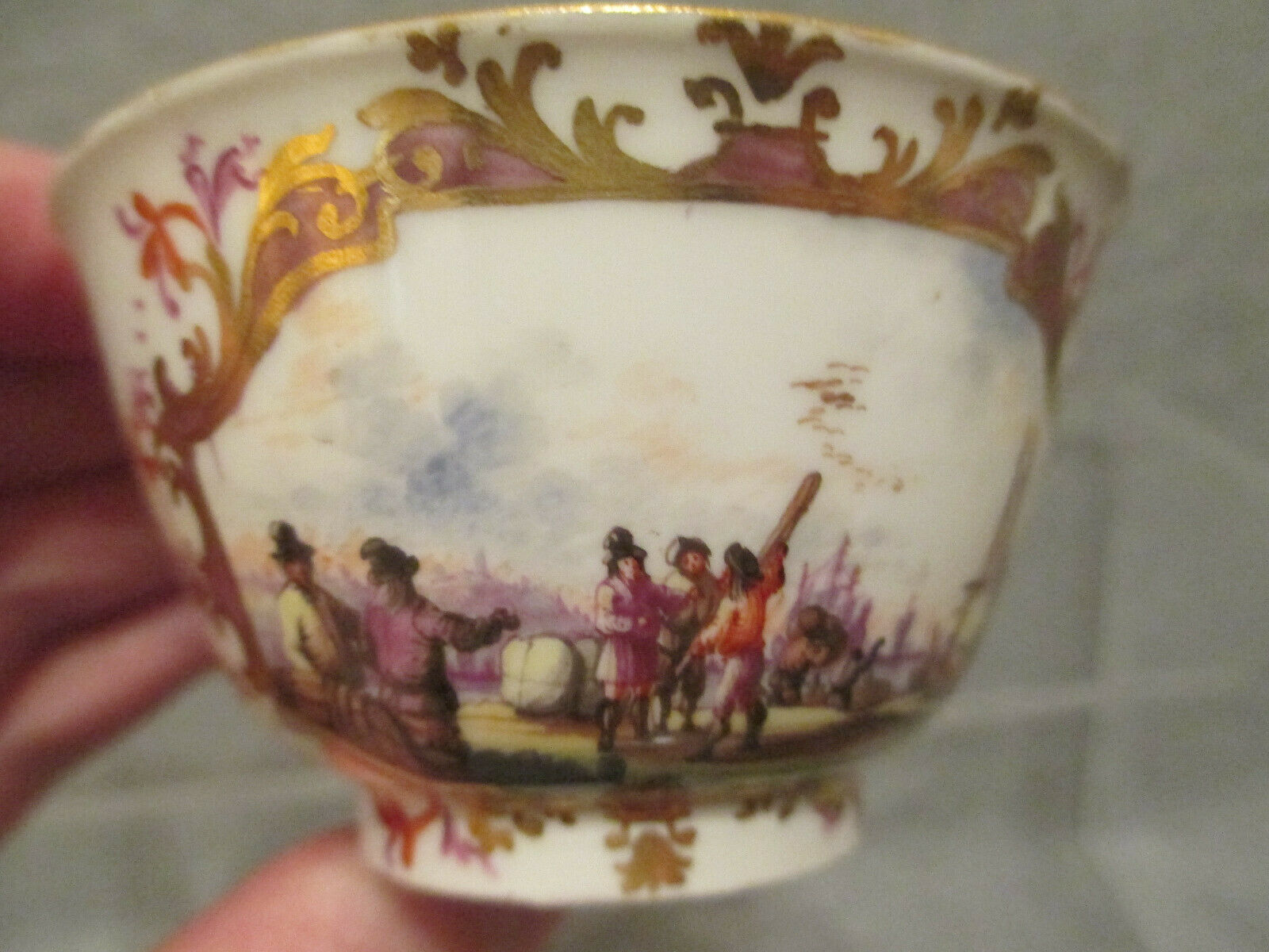 Bol à Thé Scène Kauffahrtei En Porcelaine De Meissen 1735 (1)