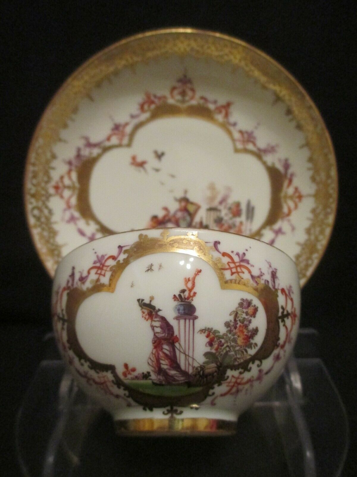 Meissen Chinoiserie Teeschale und Untertasse 1735. 