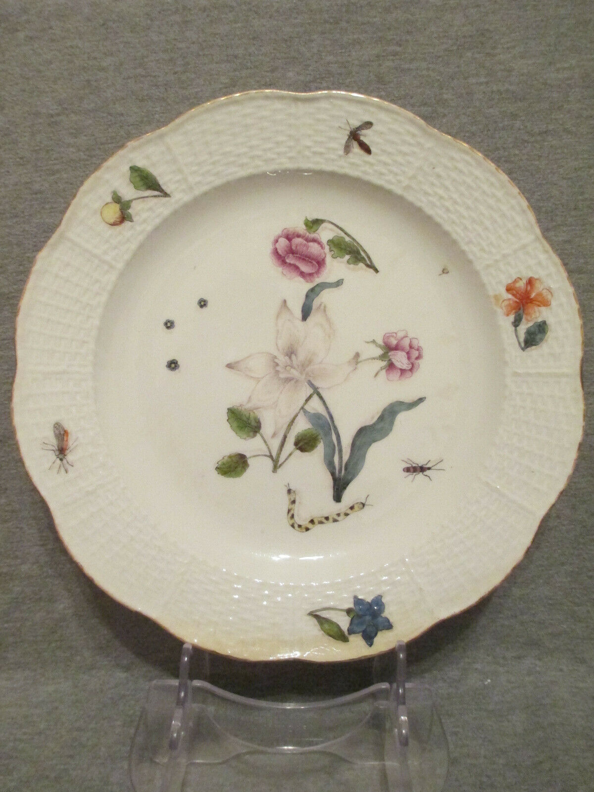 Meissener Porzellan-Essteller mit Klinger-Käfern und Blumen, 1740 (1) 