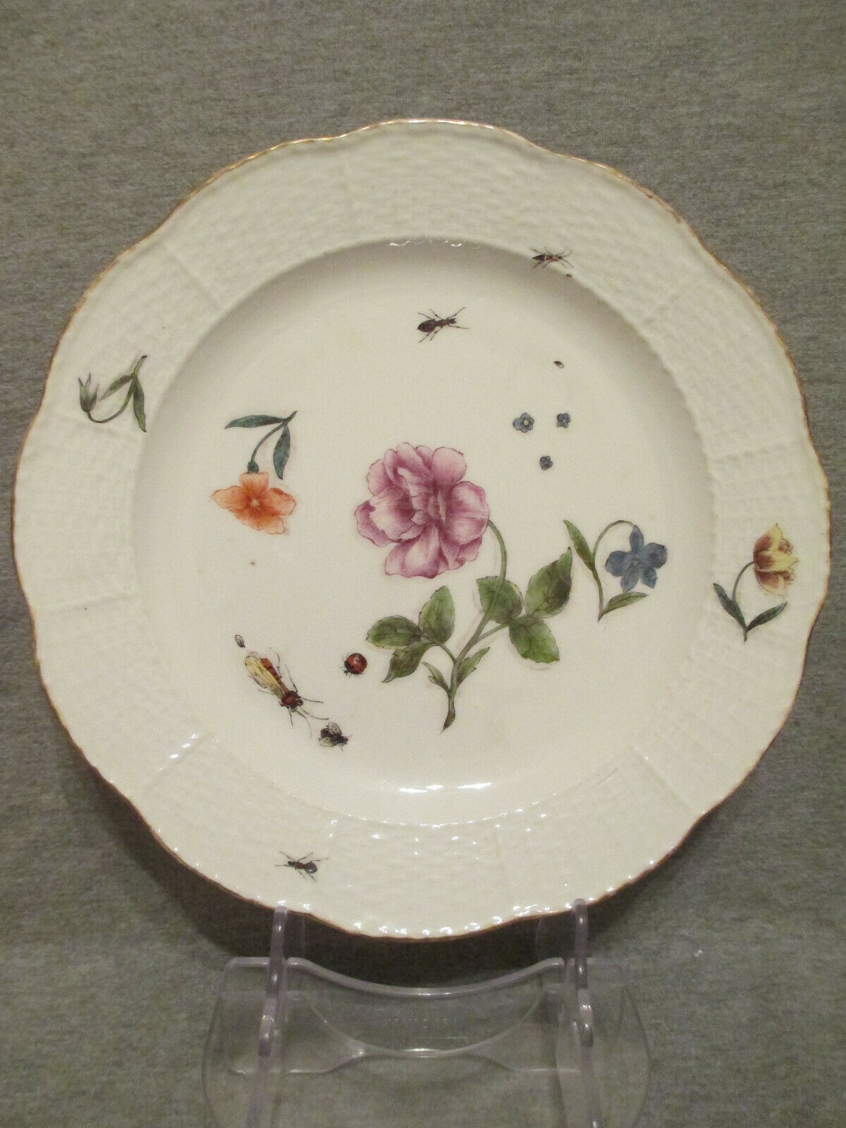 Meissener Porzellan-Essteller mit Klinger-Käfern und Blumen 1740 (2)