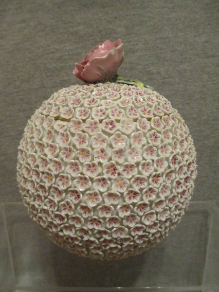 Meissen Porcelain Schneeballen Lidded Pot  (2 of 2)