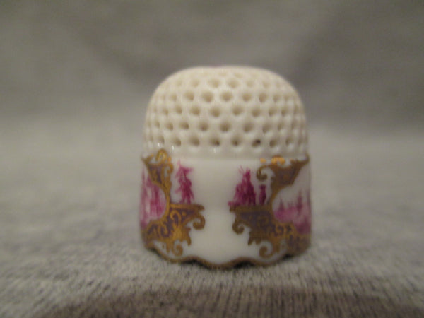 Meissen Thimble with kauffahrtei Scenes.