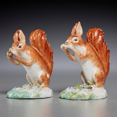 Paire d'écureuils assis en porcelaine de Derby, 1770 