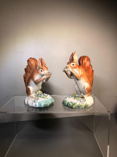 Derby Porzellanpaar sitzende Eichhörnchen, 1770 