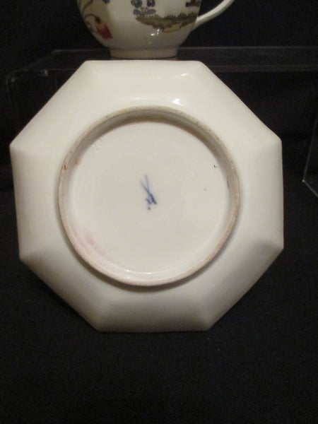 Porcelaine de Meissen, motif abeille (bienenmuster). Tasse à thé et soucoupe. 1740 (n°1)