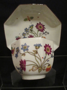 Porcelaine de Meissen, motif abeille (bienenmuster). Tasse à thé et soucoupe. 1740 (n°2)