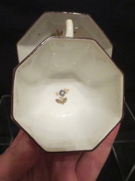 Porcelaine de Meissen, motif abeille (bienenmuster). Tasse à thé et soucoupe. 1740 (n°2)