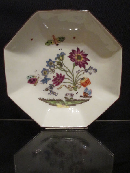 Porcelaine de Meissen, motif abeille (bienenmuster). Tasse à thé et soucoupe. 1740 (n°2)