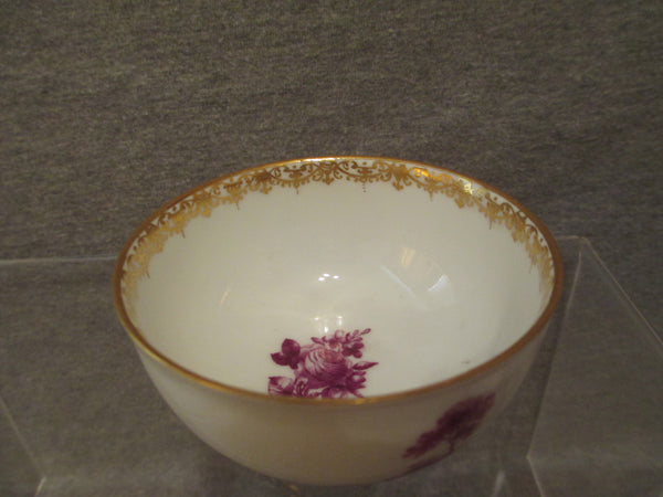 Malerische Teeschale und Untertasse aus Meissen, 1750.