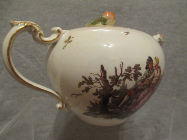 Ludwigsburger Teekanne mit verliebten Paaren aus dem 18. Jahrhundert