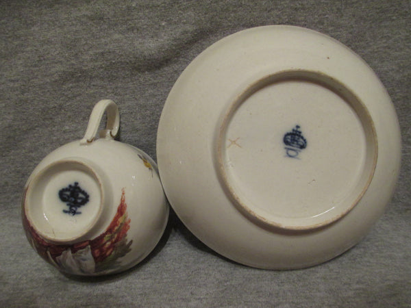 Ludwigsburger Teetasse und Untertasse mit verliebten Paarszenen aus dem 18. Jahrhundert