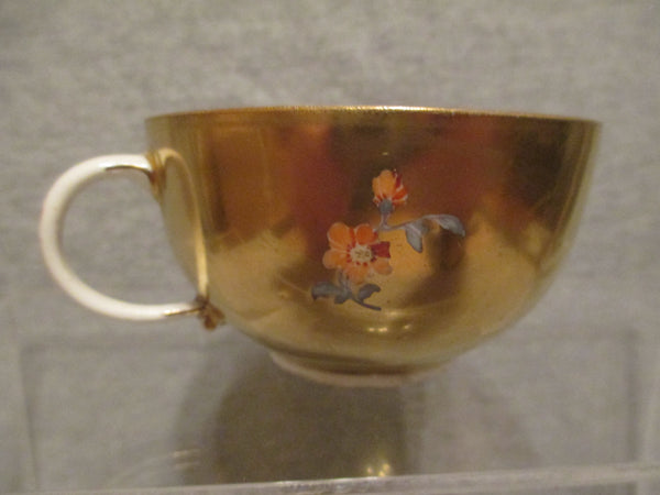 Meissener Teetasse mit vergoldetem Blumenmuster (Nr. 1), 1770er Jahre