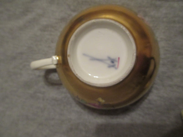 Tasse à thé florale dorée Meissen (No 1) années 1770