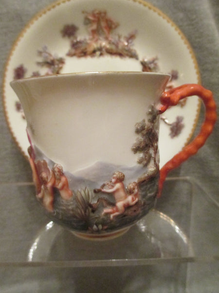 Becher und Untertasse aus Meissener Porzellan im Capodimonte-Stil, 19. Jh. Selten