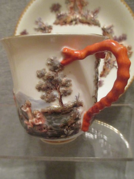 Becher und Untertasse aus Meissener Porzellan im Capodimonte-Stil, 19. Jh. Selten