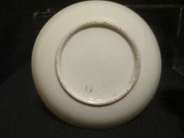 Tasse à café et soucoupe en porcelaine Doccia avec mère allaitante 1770-80