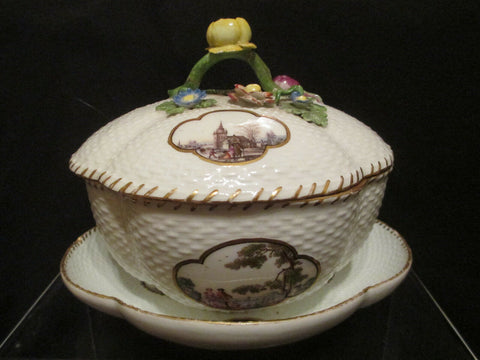 Soupière et Plateau Moulé Scénique Ozier En Porcelaine De Meissen 1740