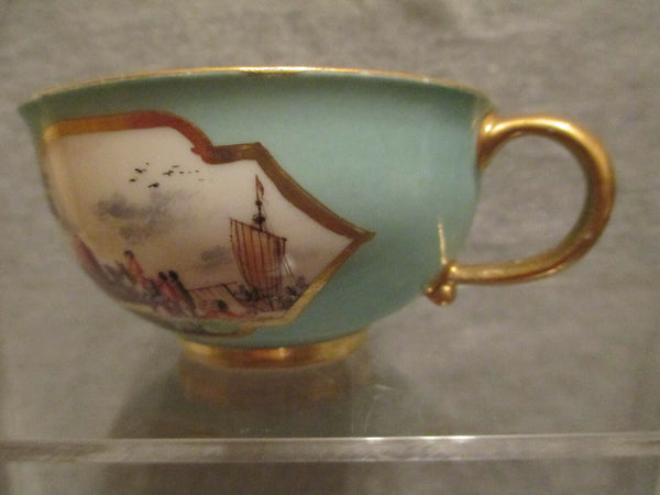 Tasse à thé et soucoupe Kauffahrtei en porcelaine de Meissen. 1730 (n°1)