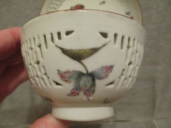 Doppelwandige Teeschale und Untertasse aus chinesischem Porzellan mit Londoner Dekor, 1765 