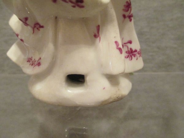 Une figure en porcelaine d'arc d'un joueur de flûte c1760