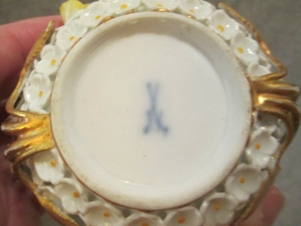 Meissen Porcelain Schneeballen Lidded Cup & Saucer. 19th C