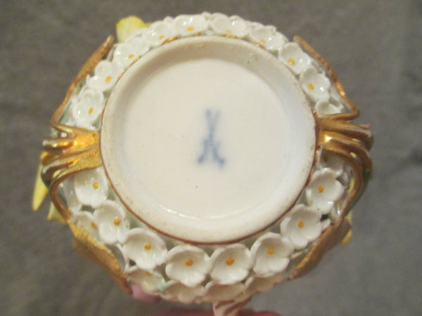 Meissen Porcelain Schneeballen Lidded Cup & Saucer. 19th C