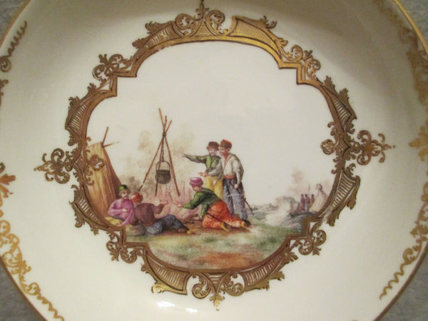 Soucoupe scène de camp de soldats en porcelaine de Meissen, vers 1740. 