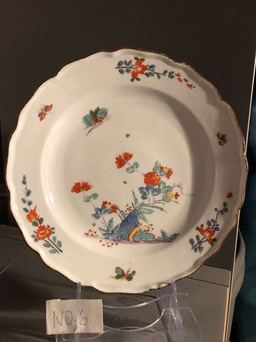 Meissener Kakiemon-Teller aus Porzellan mit Schmetterlingen, 1735 (Nr. 6) 