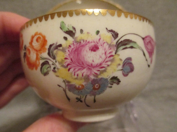 Porcelaine de Zurich, bol à thé floral et soucoupe, vers 1770 (2 sur 2)