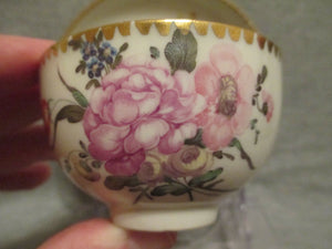 Porcelaine de Zurich, bol à thé floral et soucoupe, vers 1770 (1 sur 2)