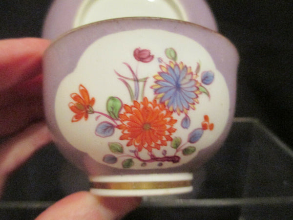 Meissener Porzellan Kakiemon Lila Teeschale und Untertasse 1735