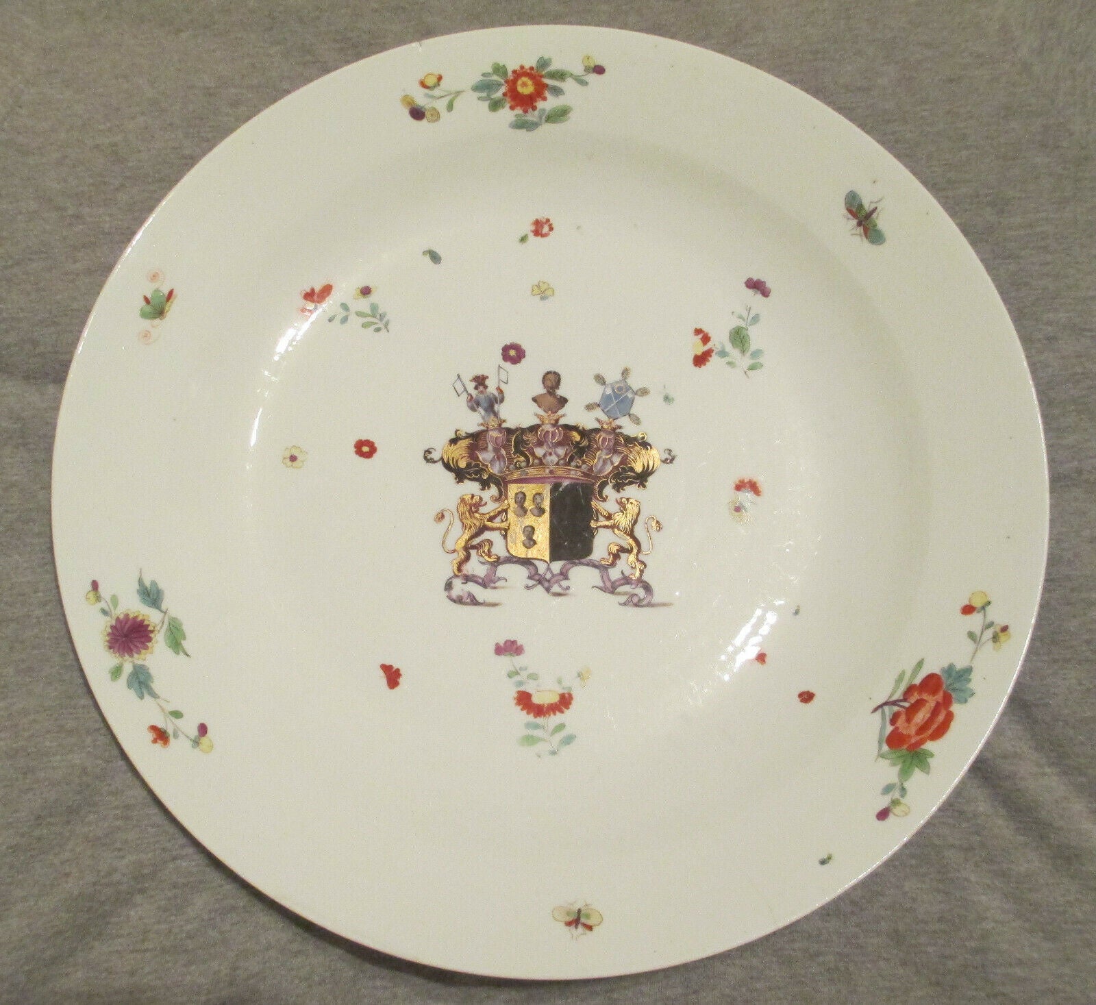 Meissen Porcelain Charger, Coat of arms of Count von Seydewitz Circa 1735