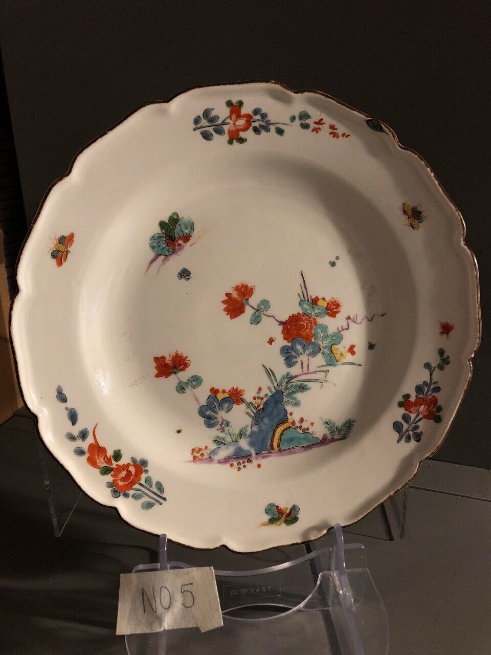 Meissener Kakiemon-Teller aus Porzellan mit Schmetterlingen, 1735 (Nr. 5) 