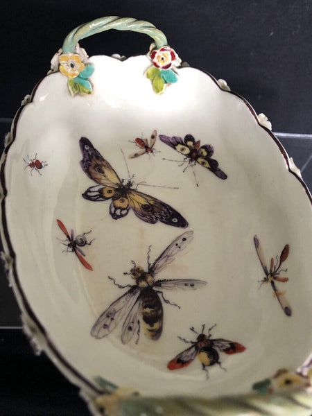 Geformter Korb aus Derby-Porzellan mit Blumen und Käfern, 1760 x 2