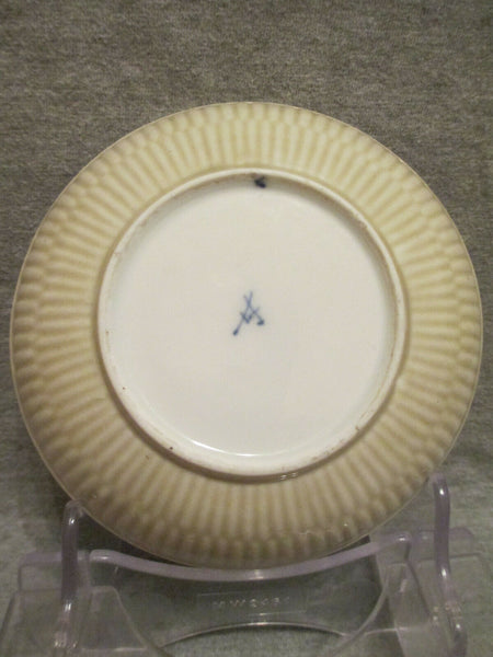 Meissen Porcelain Cafe au Lait Ground Saucer, 1735