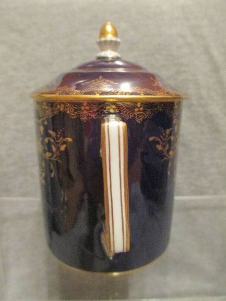 Meissener Porzellan-Kaffeedose mit Kobaltdeckel (Szene aus Meissen), 1780