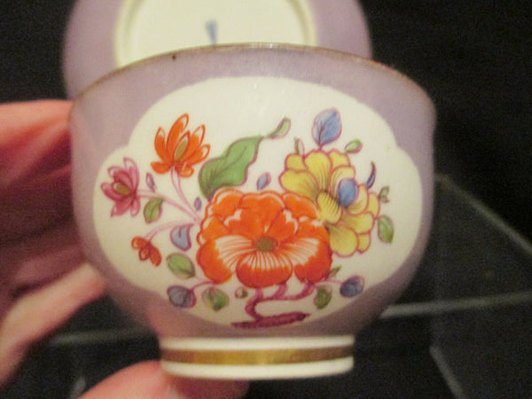 Bol à thé et soucoupe en porcelaine de Meissen Kakiemon lilas 1735