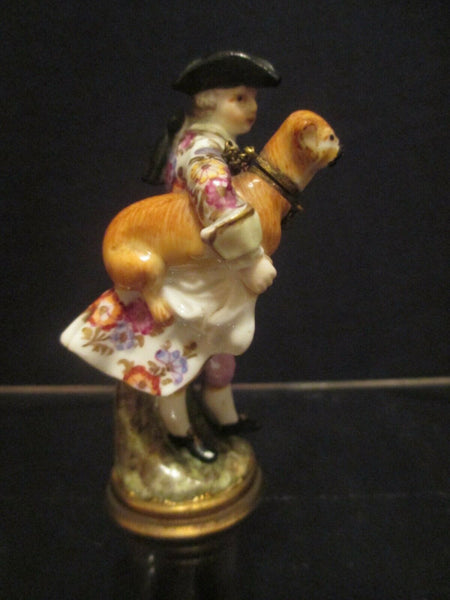 Duftflasche aus Meissener Porzellan mit einem Dandy und einem Jagdhund, 19. Jh