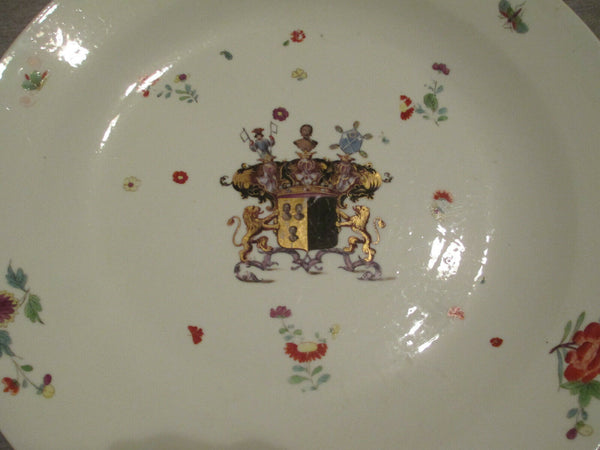 Plat en porcelaine de Meissen, armoiries du comte von Seydewitz vers 1735